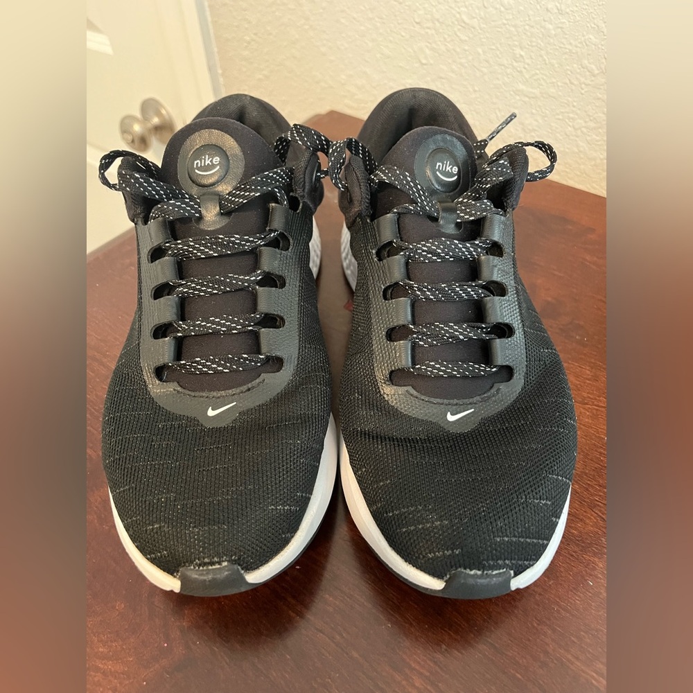 Nike Women's Black and White Footbed Comfort Sneakers